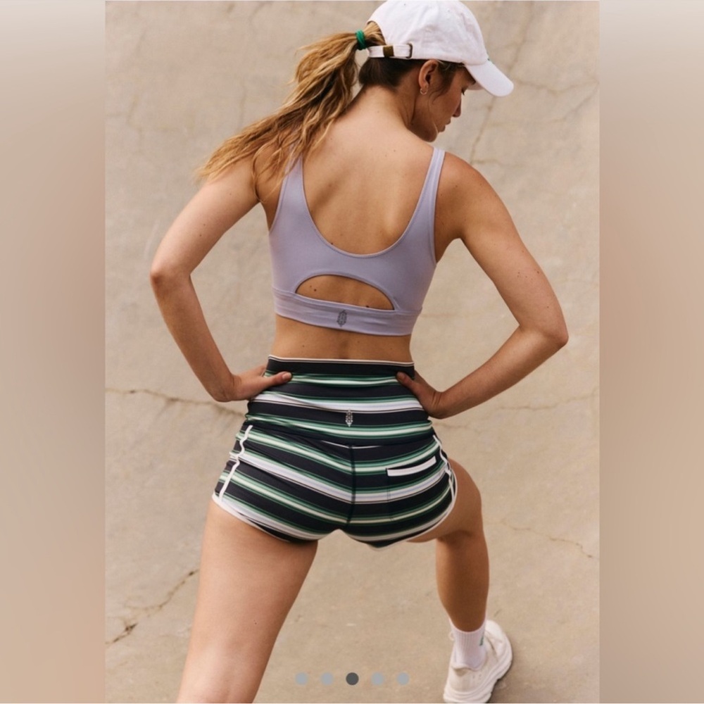 🦋Free People Island Time Printed Shorts size-Small
color meadow combo - Picture 3 of 6